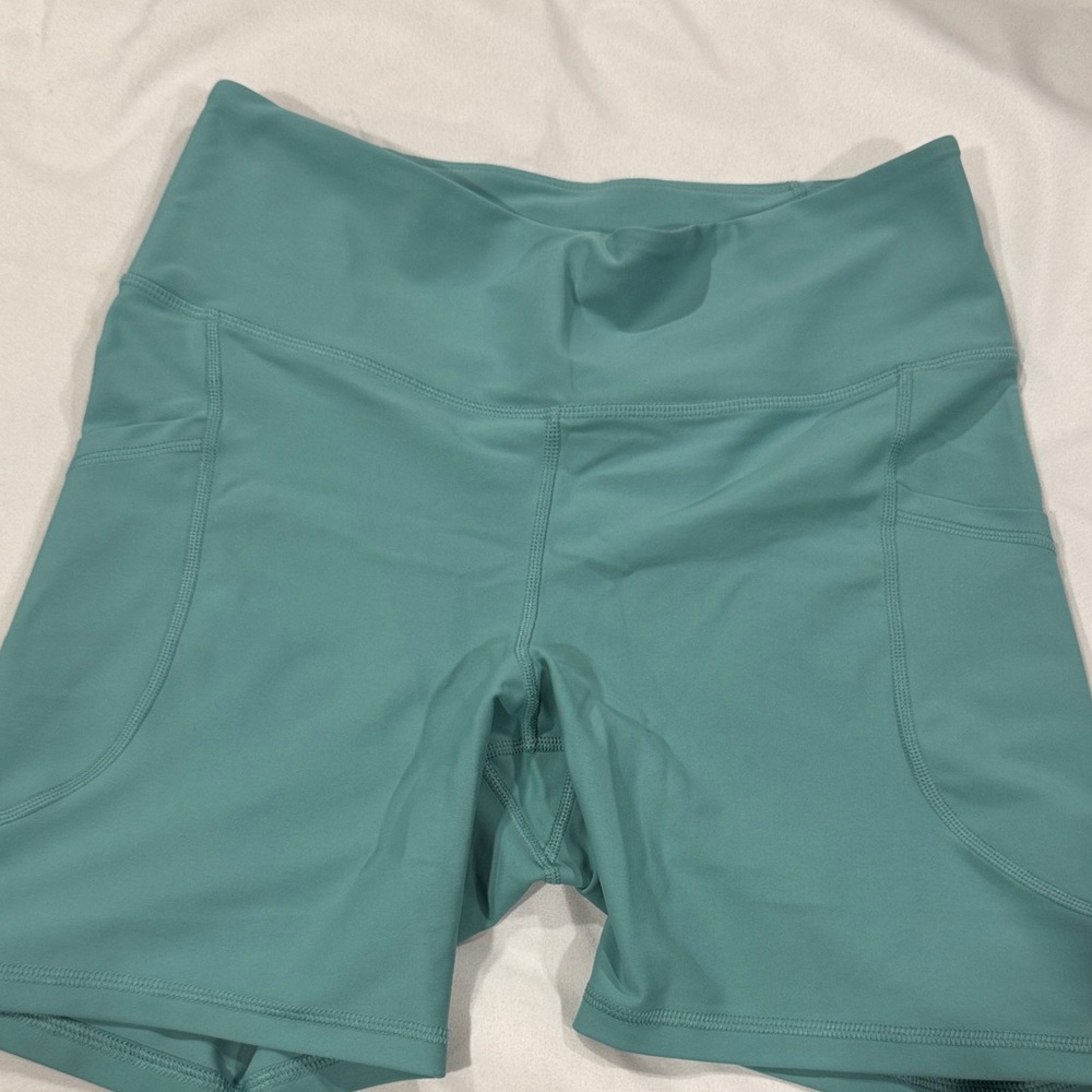Old Navy high-rise PowerSoft Bike Short w/ pockets
